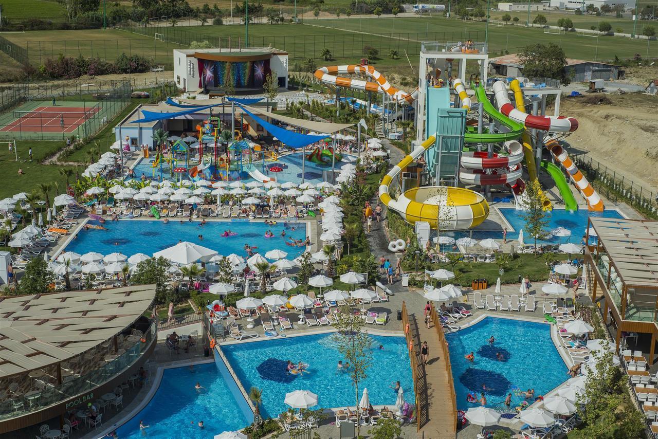 Dream World Aqua Hotel Side Exterior photo