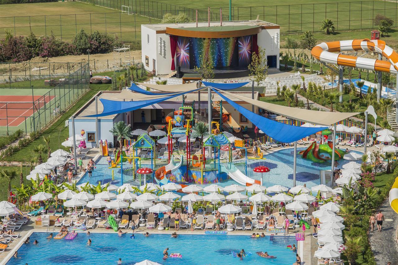 Dream World Aqua Hotel Side Exterior photo