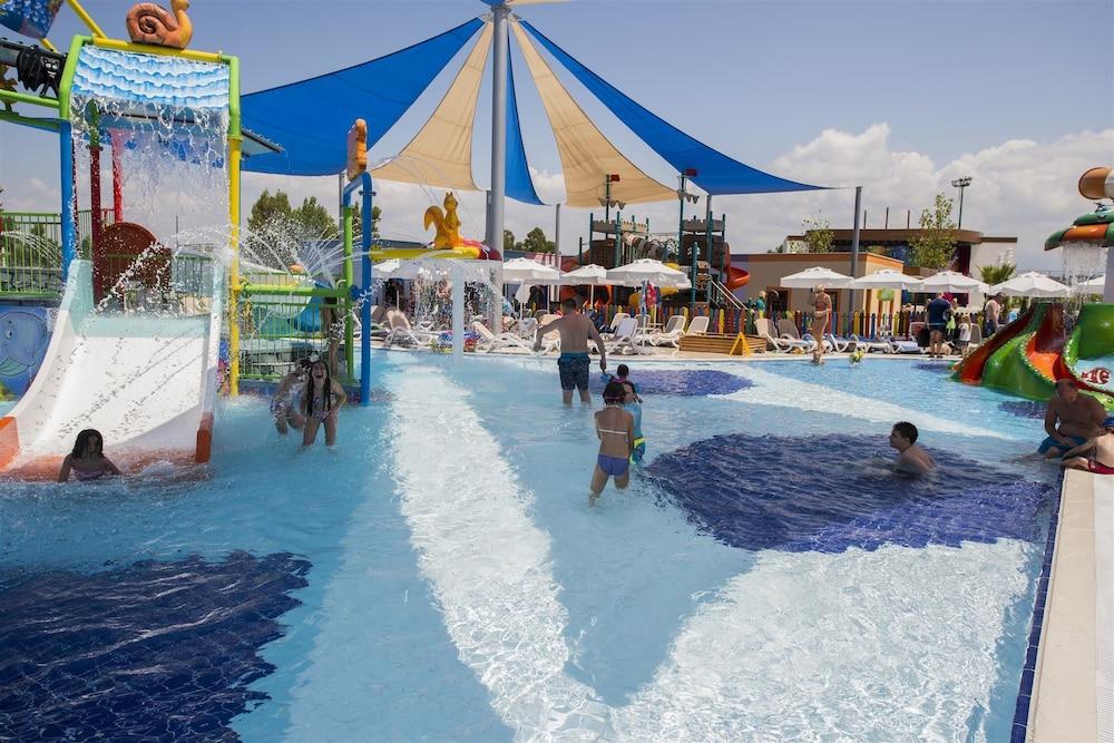 Dream World Aqua Hotel Side Exterior photo