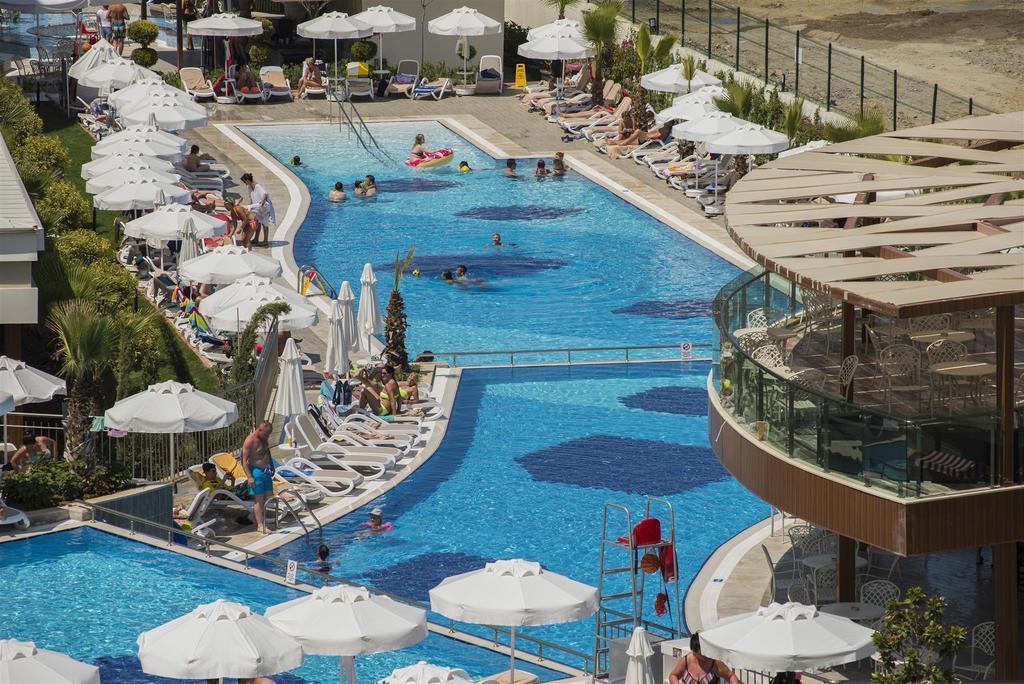 Dream World Aqua Hotel Side Exterior photo