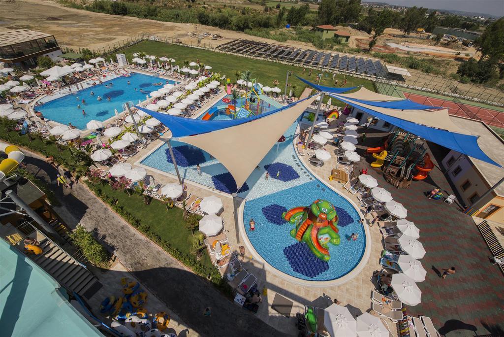 Dream World Aqua Hotel Side Exterior photo
