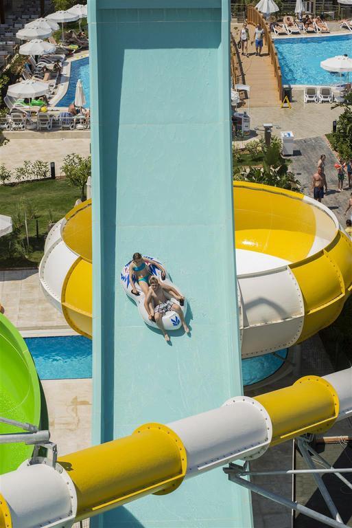 Dream World Aqua Hotel Side Exterior photo
