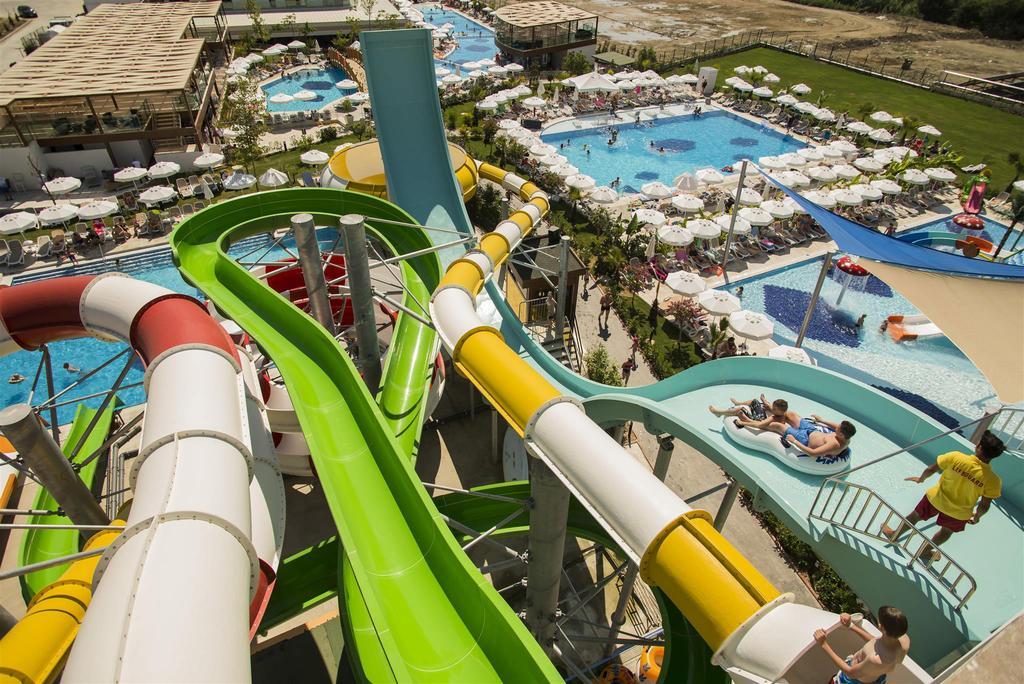 Dream World Aqua Hotel Side Exterior photo