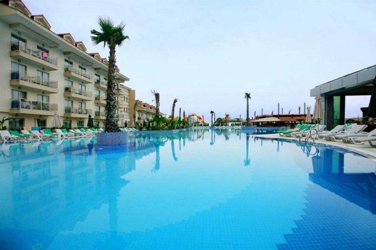 Dream World Aqua Hotel Side Exterior photo